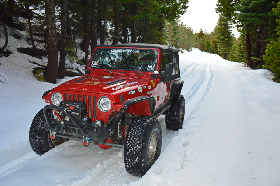 jeep_red_snow_web.JPG
